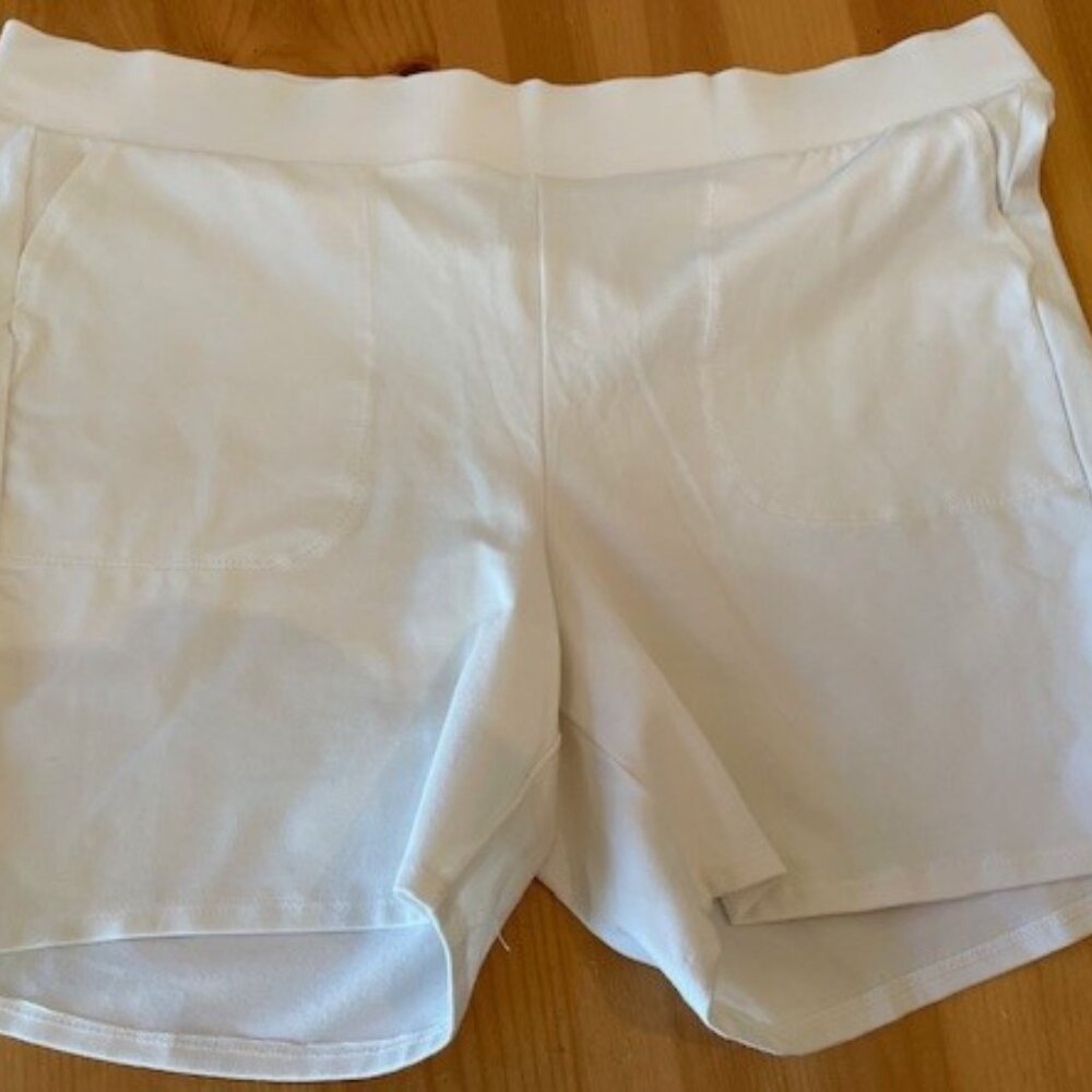NWOT Torrid 5'' Pocket Bike Short, Color: Whisper White Size 3